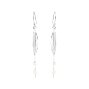 Susanne Friis Bj�rner - �reringe med bukket blad, k�de og ferskvandsperler