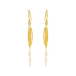 Susanne Friis Bj�rner - �reringe med bukket blad, k�de og ferskvandsperler