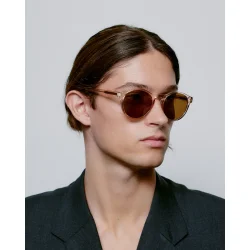 A. Kj�rbede - Marvin Solbriller, Champagne 