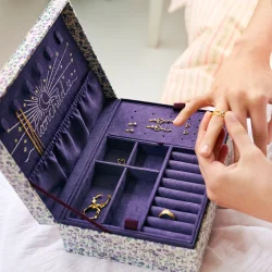 Maanesten - Margaret Smykkeskrin, Purple Heart