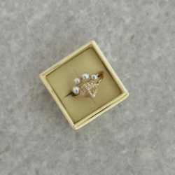 Stine A - Vintage Shell Ring